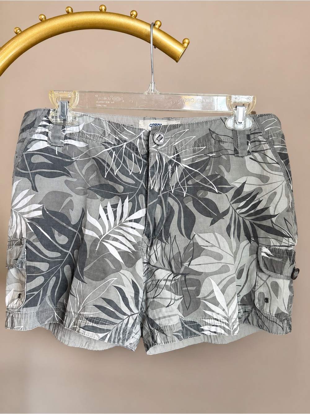 Crazy Shirts Hawaii Tropical Leaf Print Cargo Shorts Womens Size 12 Gray